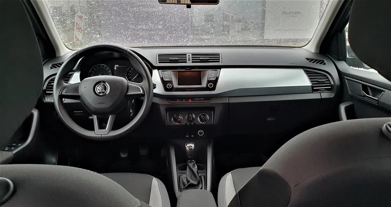 Skoda Fabia cena 37500 przebieg: 139996, rok produkcji 2018 z Warszawa małe 232